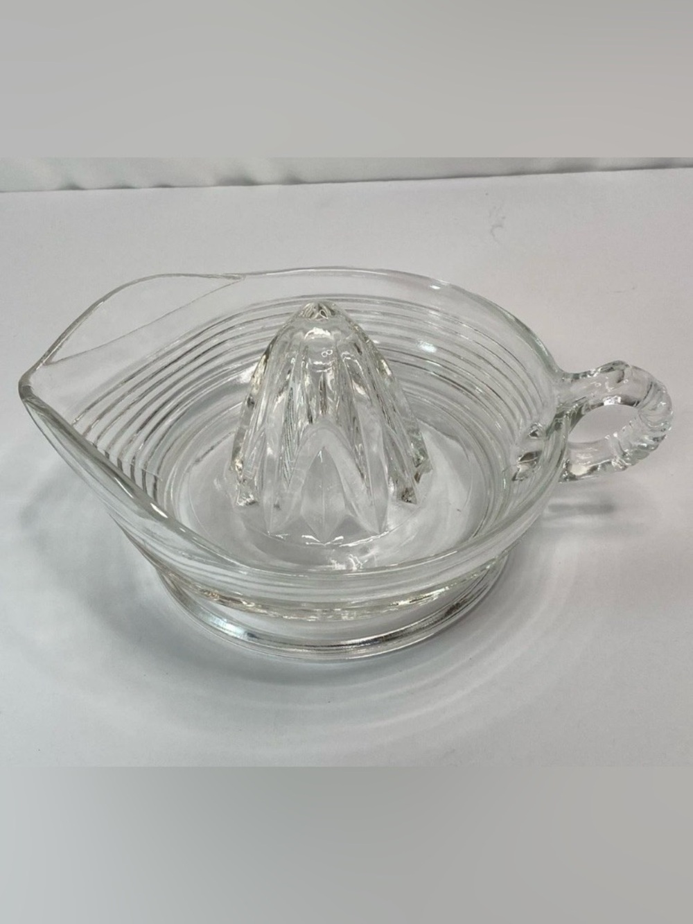 Vtg Anchor Hocking Clear Glass Citrus Juicer Reamer Spout Handle Retro Kitchen
